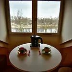Les Berges Du Cher 아파트 *