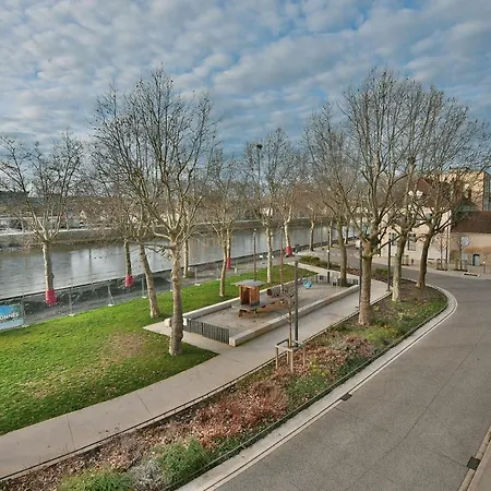 Les Berges Du Cher 아파트